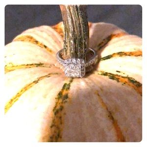 Diamond ring 3/4 ct Square Cut 14 K White Gold